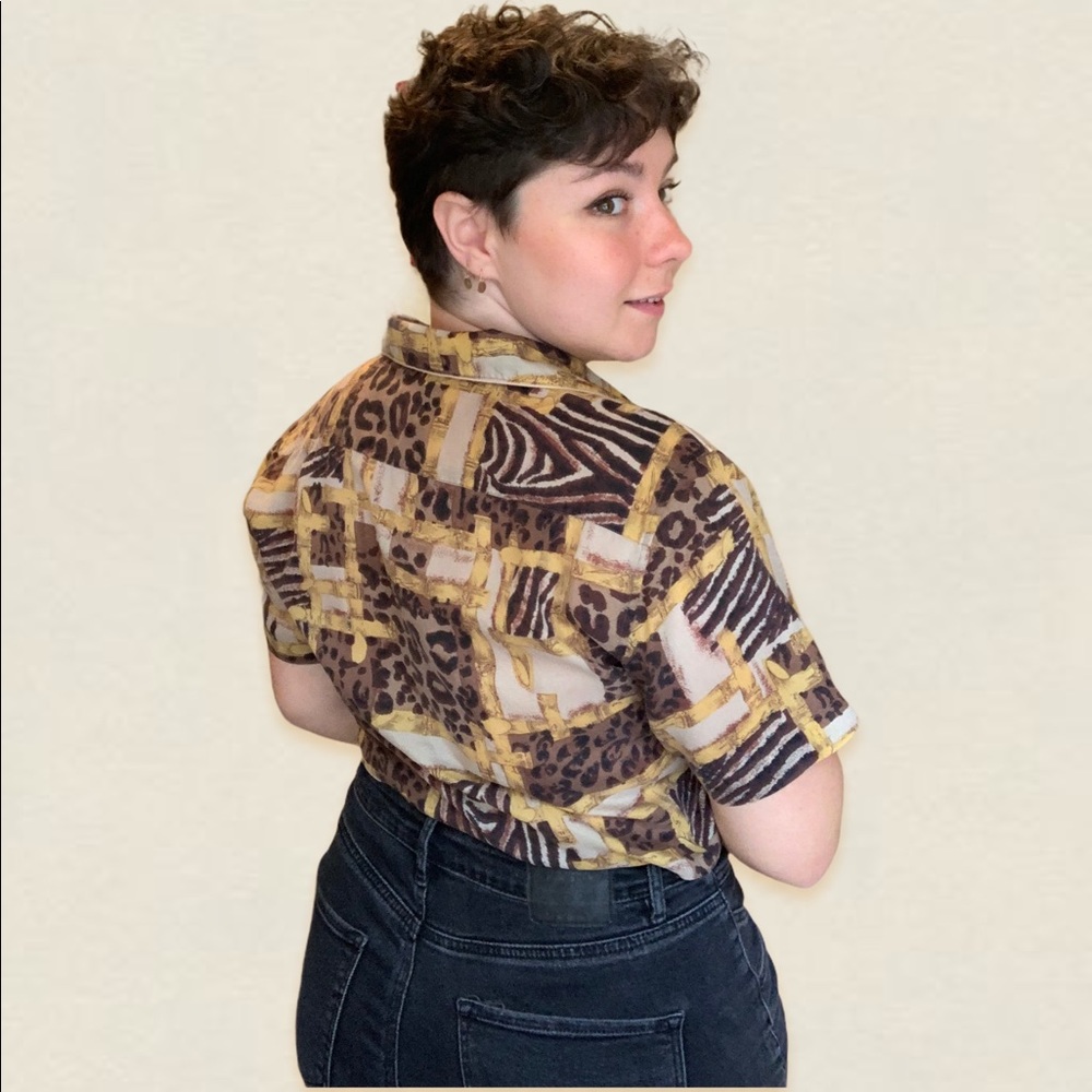 Sold on depop Vintage animal print silk short sleeve button up